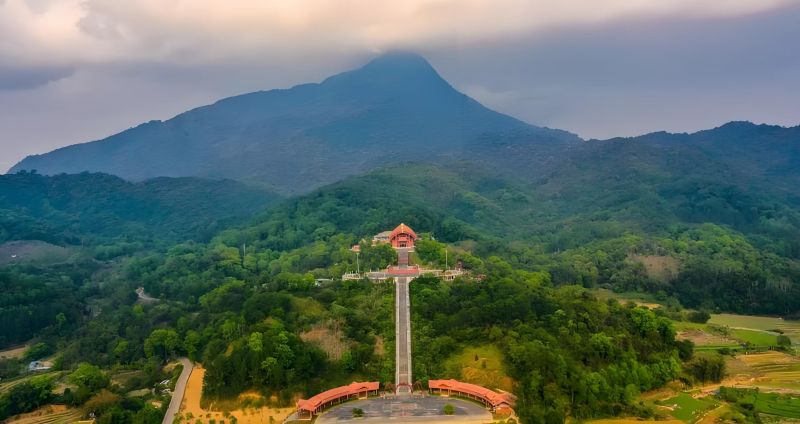 世界报记者五指山纪行：探访海南岛上的翡翠秘境